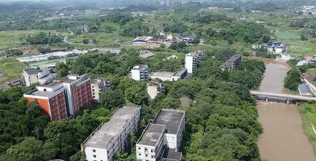 重庆市工业学校，重庆市工业学校2021招生简章（北碚这所中专校园荒废了13年还保留完好；30多年前比大学还吃香）