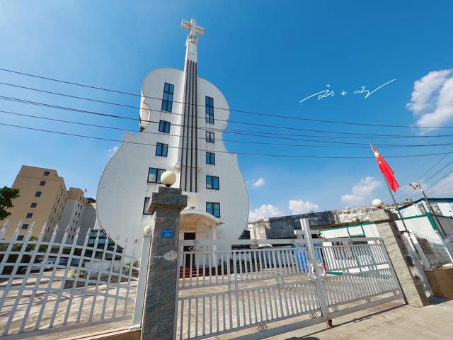 广州教堂，广东佛山这座造型奇怪的教堂（广州教堂在哪里）