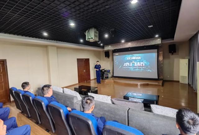 青春奋斗物语，青春奋斗物语演员表（奋斗的青春，在路上）