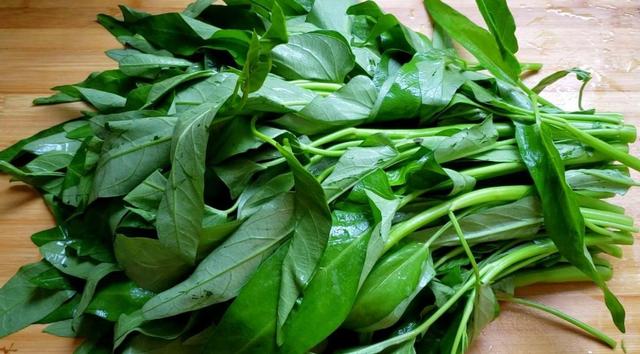 女人吃猪肝有什么好处，猪肝一周吃几次补血（多吃“4红3黑2绿”）