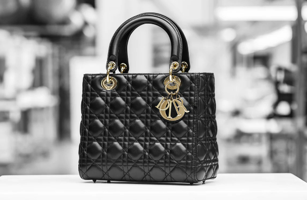 女包品牌排行榜，双肩背女包品牌排行榜（十大经典品牌女包点评）