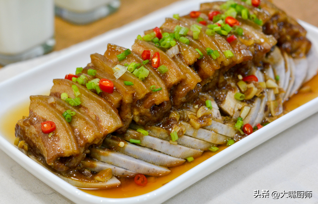 生吃大葱的功效与作用害处，生吃大葱的功效与作用（营养好吃易消化）