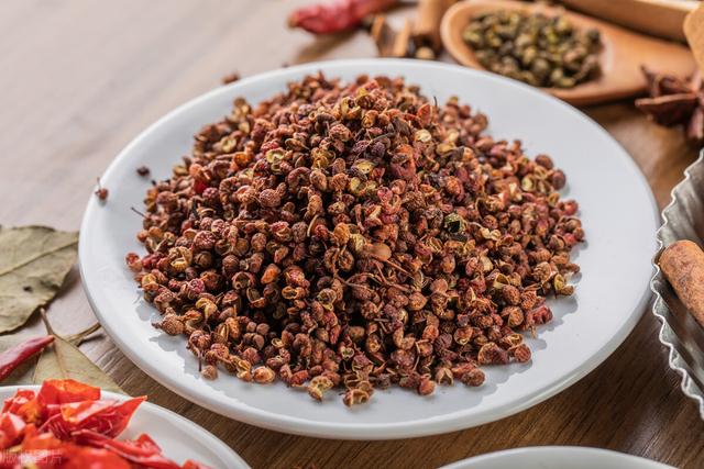 腊月是农历哪一个月，腊月是农历几月（“进了腊月门）