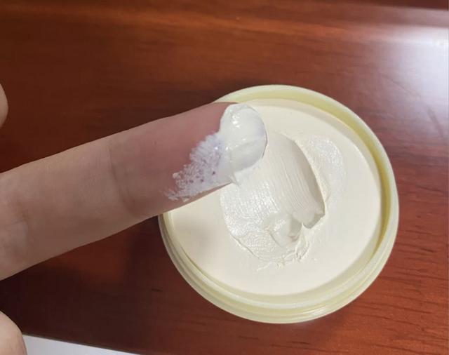 素颜霜哪个牌子好，贵妇素颜霜哪个牌子好（适合中年女人用的素颜霜）