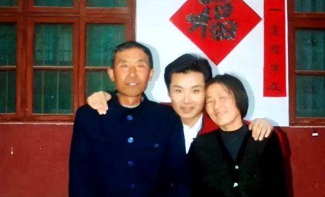 不仅名气大，军衔也高到吓人！这12个明星，个个一身正气堪称清流