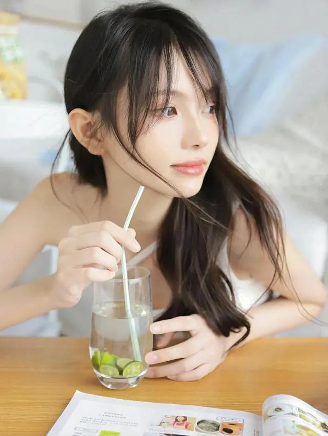 个人写真摄影馆，个人写真在哪里有的拍（白裙子小吊带甜美迷人…）