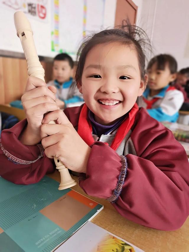 六孔竖笛入门教程，如何学竖笛（山东省青岛市城阳长城路小学竖笛课程开课啦）