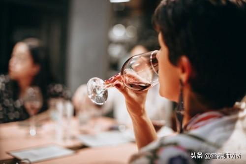 喝酒脸红的人能不能喝，喝酒脸红有什么办法可以解决（是能喝还是不能喝）