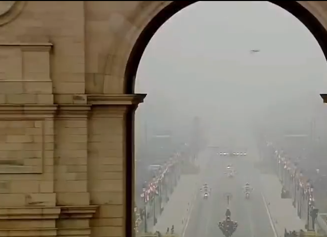 马戏团动物表演，马戏团表演有哪些节目（印度雾霾阅兵又成快乐源泉）