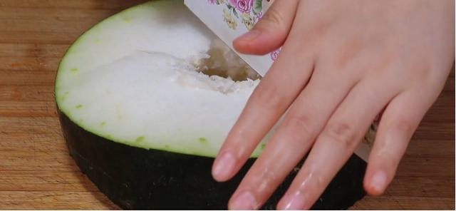 荷包蛋汤好吃做法，荷包蛋汤怎么做才好吃（见到这食材别手软）