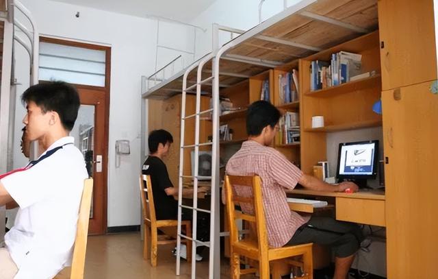 清华大学宿舍图片，国内最美大学宿舍清华大学（清华和哈佛耶鲁不在同一级别）