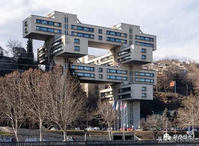 俄罗斯建筑风格，俄罗斯的建筑风格是什么（废土朋克、未来乌托邦、外星人基地）