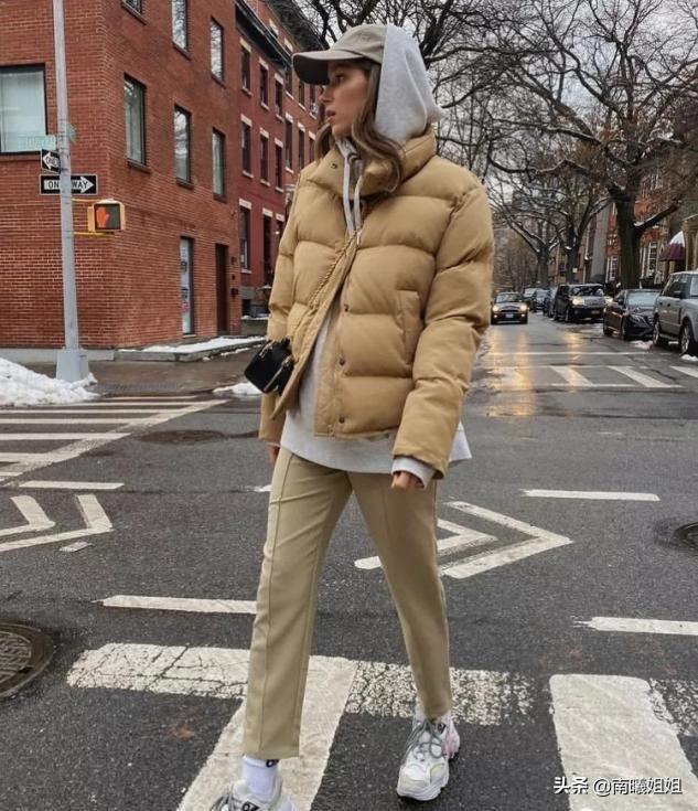 头大脸大适合戴什么帽子，脸大女性适合戴什么帽子（为何你戴“帽子”显脸大还不好看）