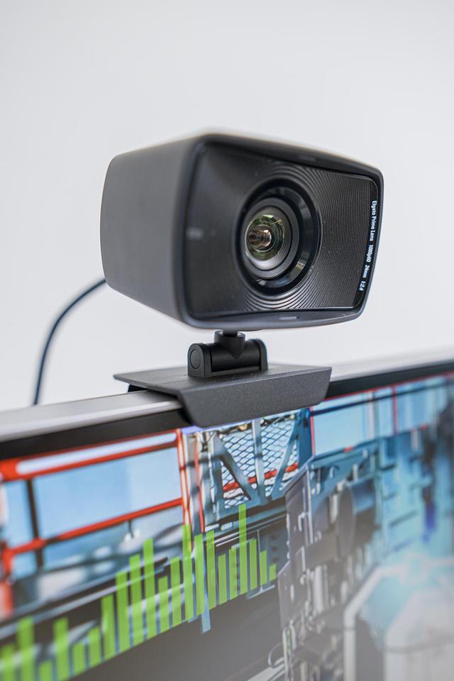 如何实现一台电脑多屏显示，如何实现一台电脑多屏显示同步（双屏无线办公桌面搭建）