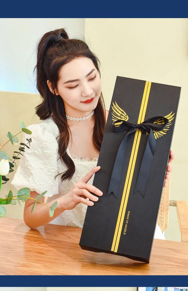 圣诞节送什么礼物给女朋友，圣诞节送什么礼物给女朋友比较好（圣诞节礼物送女朋友送女友闺蜜老婆创意平安夜实用浪漫生日礼品盒）