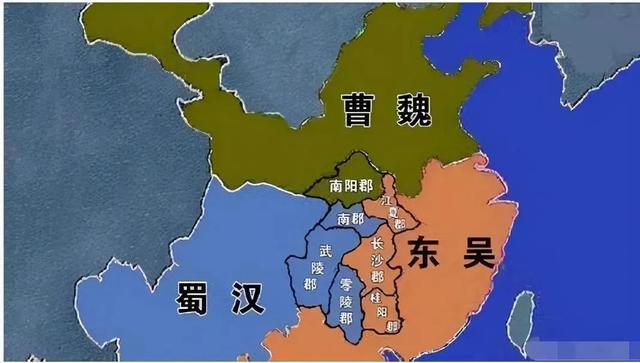 曹操是个怎样的人，观沧海中曹操是个怎样的人（三国：曹操到底是奸臣还是枭雄）