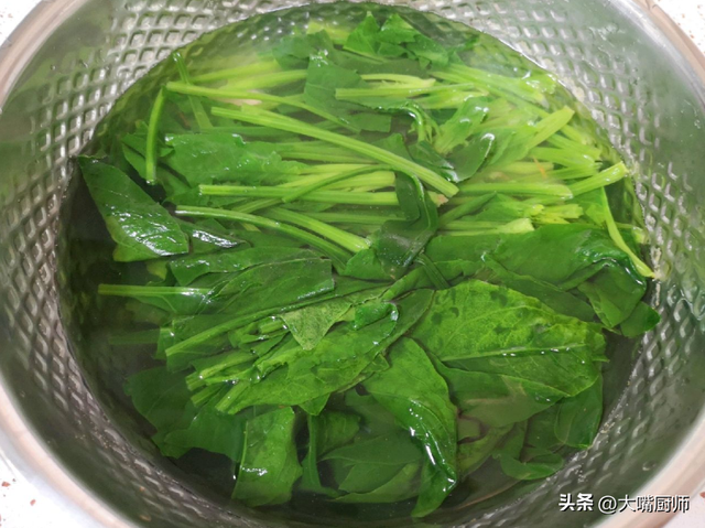 十大强碱性食物排名表，十大强碱性食物排名表 知乎（4种碱性食物要多吃）