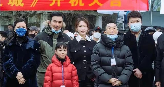 一颗颗眼泪都是爱演员表，一颗颗眼泪都是爱 剧照（13位演员人生迥异）