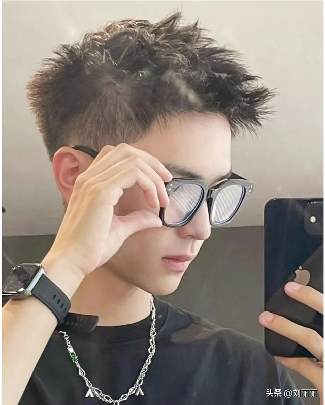 男生脸长适合什么短发型，男生脸长适合什么短发型女（这些男发安排上）