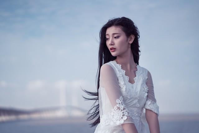 喜欢上自己的老师该怎么办，喜欢上老师怎么办（微小说：我与女儿老师的一段情）