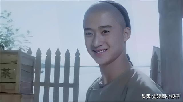 谢楠的他爸是谁，跨年夜带腿伤硬等谢楠4小时