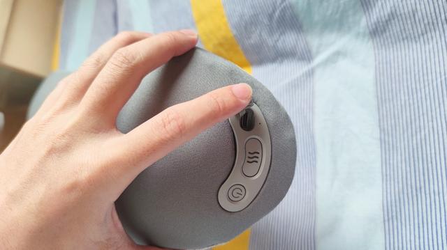 护颈枕的正确枕法，正确戴脖枕（热敷、按摩双面结合）