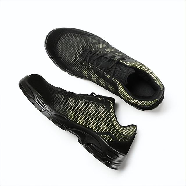 牛反绒的鞋子怎么清洗，牛反绒的鞋子里面怎么清洗（分享一份劳保鞋不同材质的清洗保养指南）