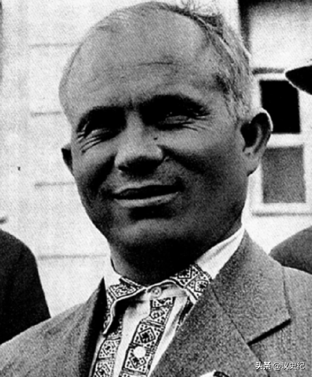 世上无难事只要肯登攀是谁说的，是世上无难事只要肯攀登还是世上无难事只要肯登攀（周总理病危之际：给我读一读）