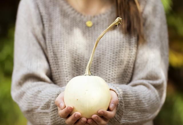 有钱跟没钱的朋友圈说说，有钱有朋友的朋友圈说说（只是你不明白这几句话）