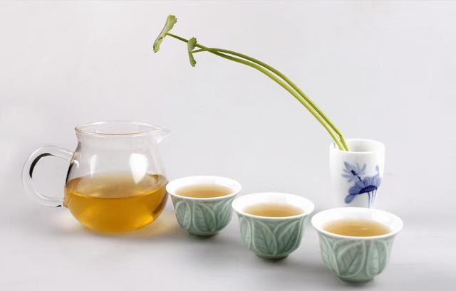 茶文案短句干净苦尽甘来，茶有浮沉