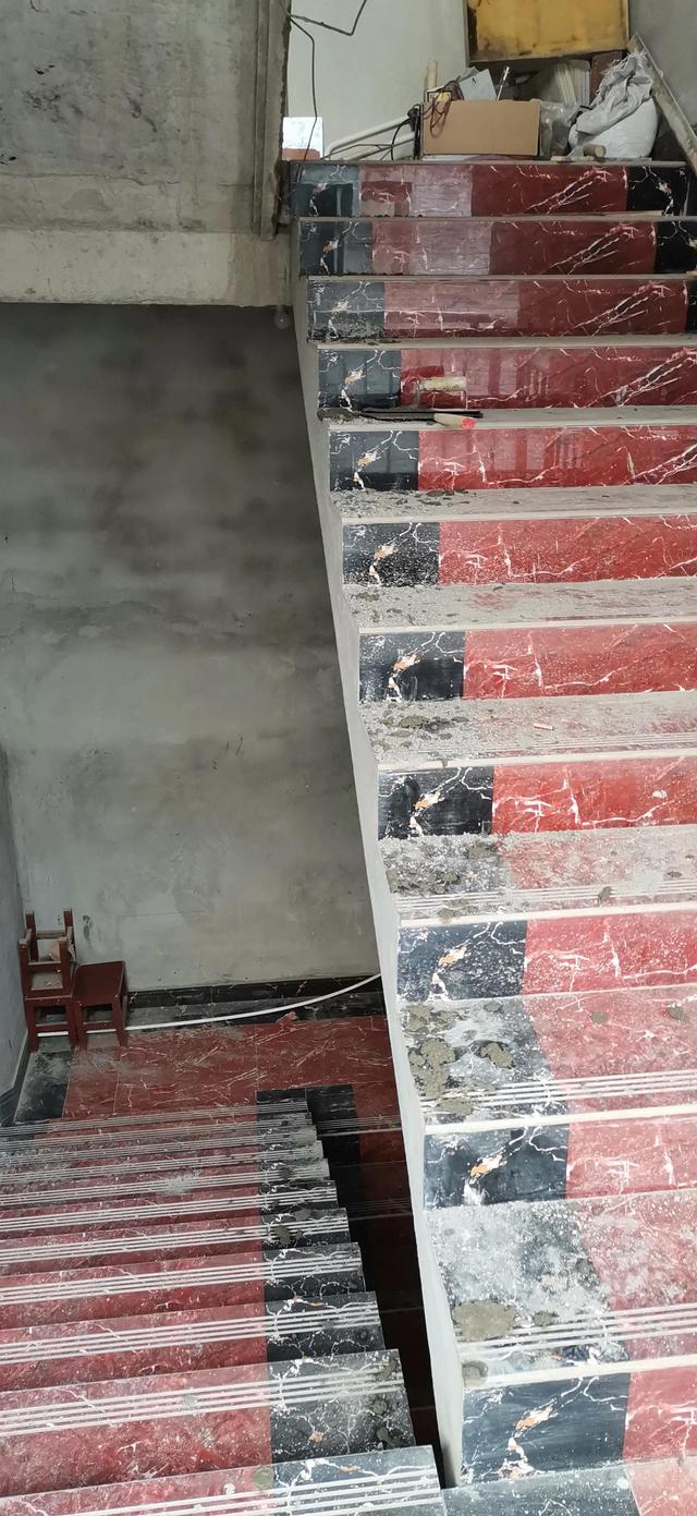 楼梯踏步宽度和高度标准是多少，楼梯踏步宽度和高度标准是多少米（踏步多高多宽才标准又舒适）