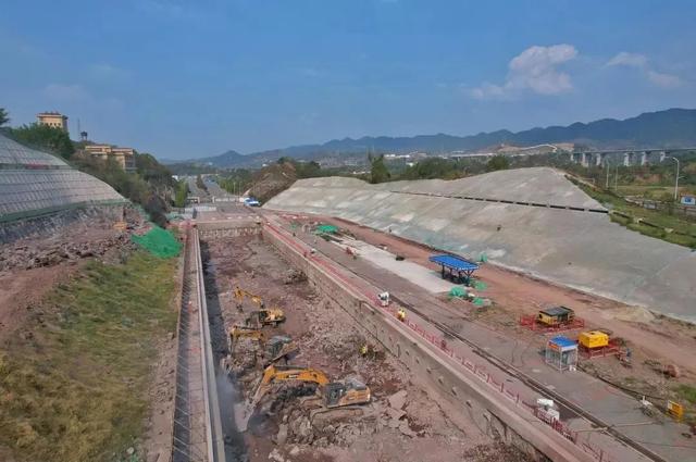 重庆是哪个省的，重庆属于哪个省份的城市（重庆，建设ing！）