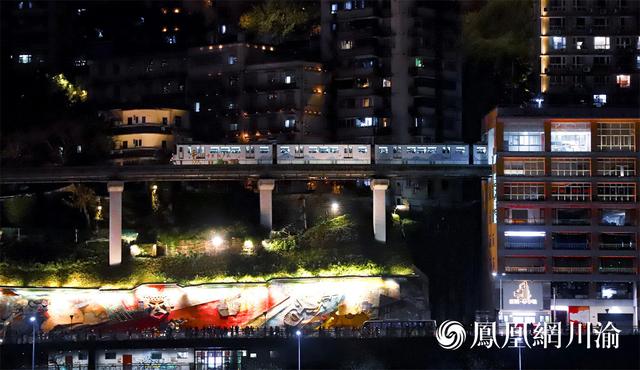 轻轨2号线全线站点线路图，新风貌丨打卡重庆轨道交通“最美车站”②单轨2号线