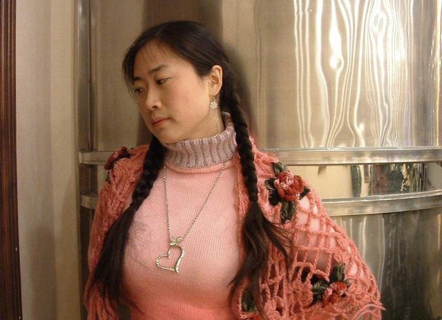 18年前，她成为网红，生子后被男友抛弃，如今45岁，身家上亿