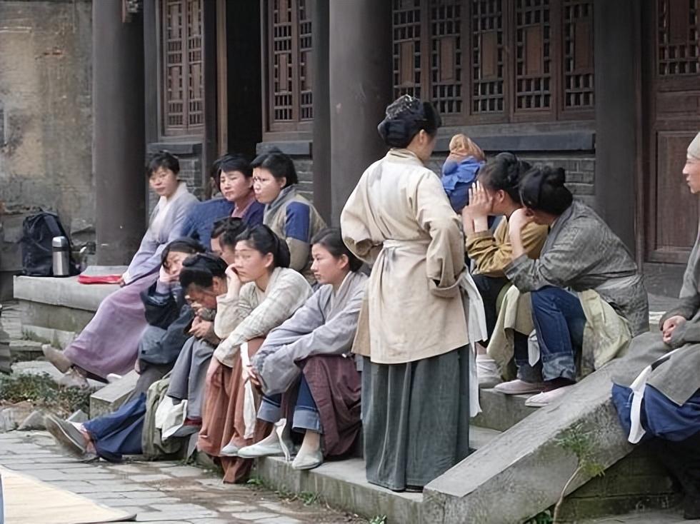 抛去滤镜的真实群演