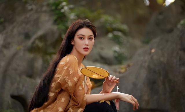 李晨张馨予生活照，张馨予写真 生活照（张馨予：游离吴卓羲和李晨后）