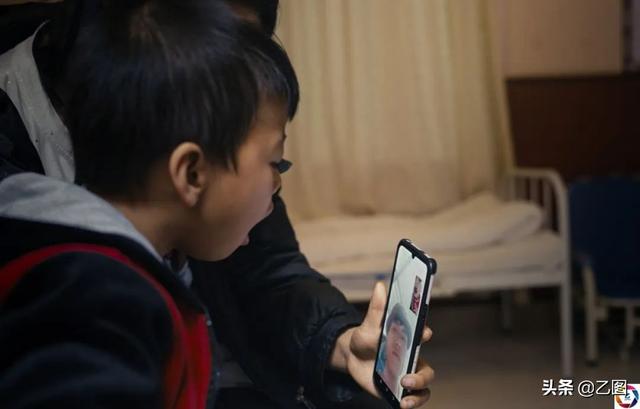 胎儿缺氧的表现与症状，孕妇缺氧的表现与症状图片（医生看到羊水意识到不妙）