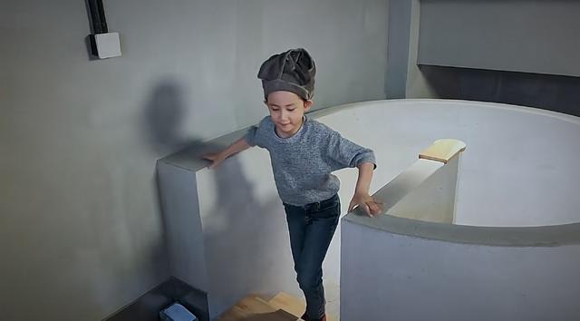 纹理烫多少钱，微分碎盖纹理烫多少钱（黄磊女儿多妹烫发不便宜）