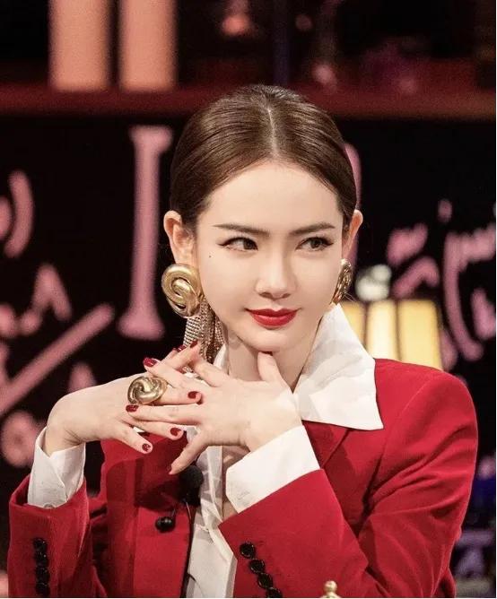 珍珠耳环的演员，珍珠耳环的演员列表（杨幂的烟头耳饰最为古怪）