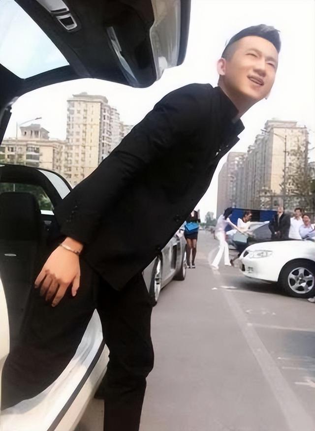 王烁个人资料图片，王烁个人资料（王烁：父亲是地产大亨）
