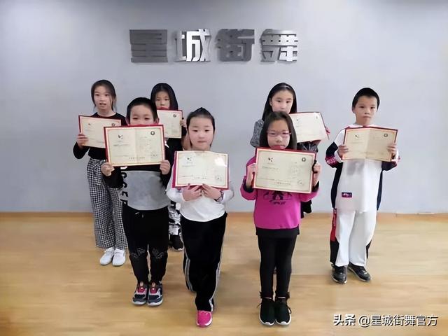 学习钢管舞的好处，跳钢管舞对身体有什么好处（孩子从小学习舞蹈会带来哪些好处）