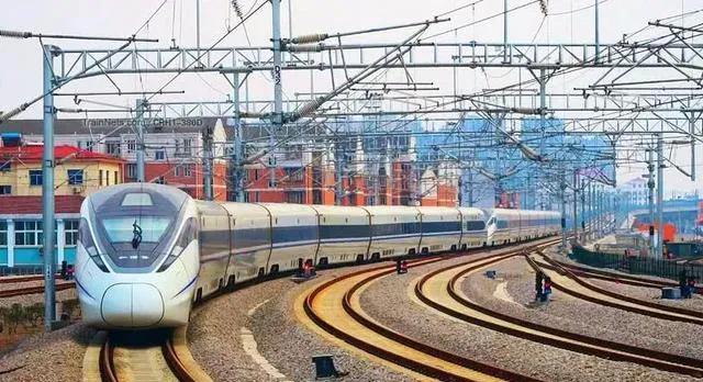 高铁跟动车的区别是，高铁与动车有区别（两者概念完全不同）