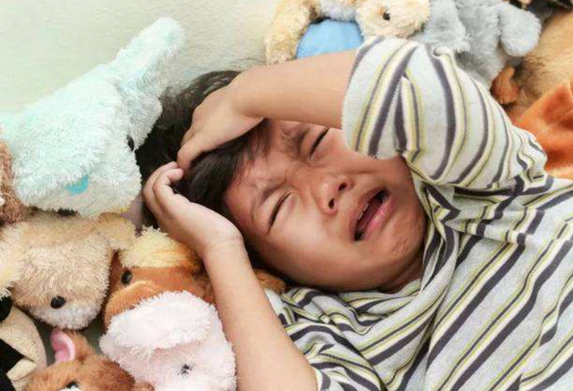 老是爱哭控制不住情绪怎么办，老是爱哭控制不住情绪怎么办13岁（让孩子心情好、情商高）