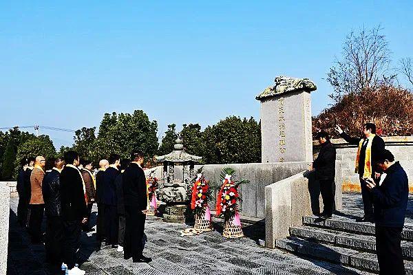 何氏源自三晉之一的韓國,韓氏最初始封在韓原(陝西韓城市),但真正得