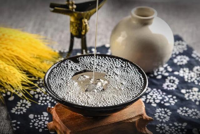 飞机上能带酒吗，飞机可以托运酒吗?可以带几瓶（乘坐铁路关于酒水的携带规则有变）