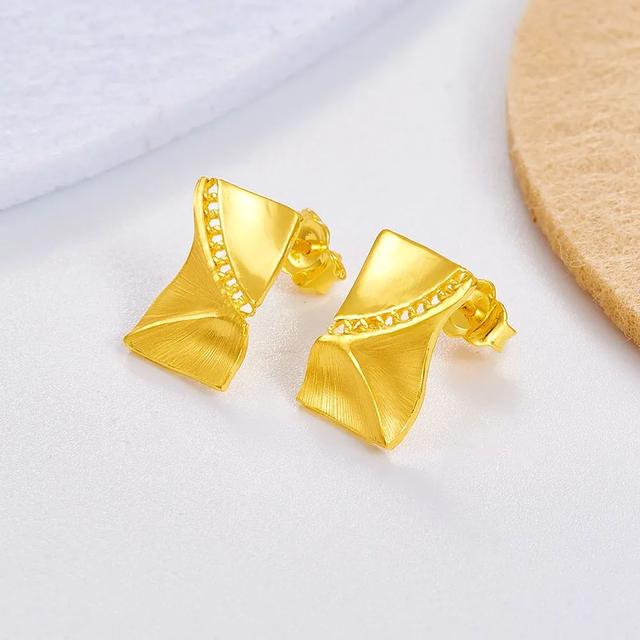 方脸适合什么耳环，方形脸适合什么样的耳环（终于分清不同耳饰的叫法了）