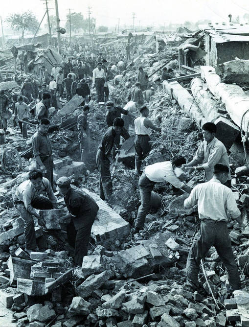 唐山大地震死了多少人，唐山大地震是哪一年是鼠年吗_唐山大地震是哪一年一共死了多少人（唐山大地震毛主席为何流泪）