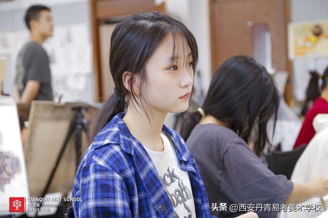 人物绘画构图基本方法，单人、双人、多人的速写构图