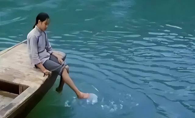 边城简介，《边城》经典语录（《边城》：你会爱上谁）