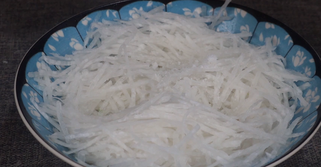 白萝卜怎么做才好吃，酸萝卜怎么做才好吃（冬天白萝卜赛人参）